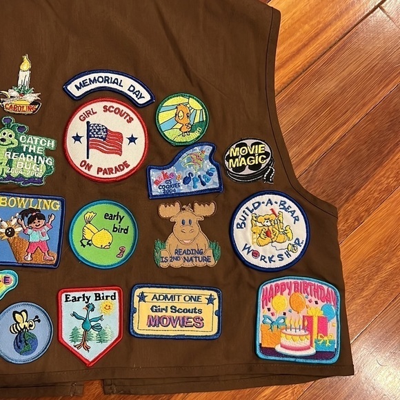 ⭐️ Girl Guides Scouts Smock stop with Various Badges - Picture 7 of 8